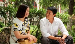 秦海璐吃瓜梳头姐弟