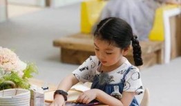 小手牵小狗吃瓜,欢乐吃瓜时光