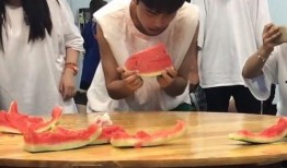 老师吃瓜学生,老师与学生之间的趣味互动