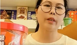 杨阿姨吃瓜,瓜香四溢，生活乐无边