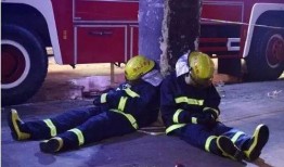 消防吃瓜搞笑视频,消防日常也能这么欢乐