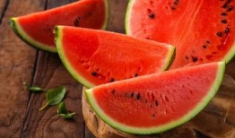 秋晚吃瓜,品味丰收的甜蜜时光