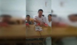 讲室友吃瓜的视频,一起探索校园生活的小秘密