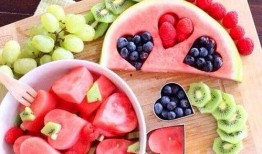 吃小瓜母乳,母爱如瓜，温馨成长记